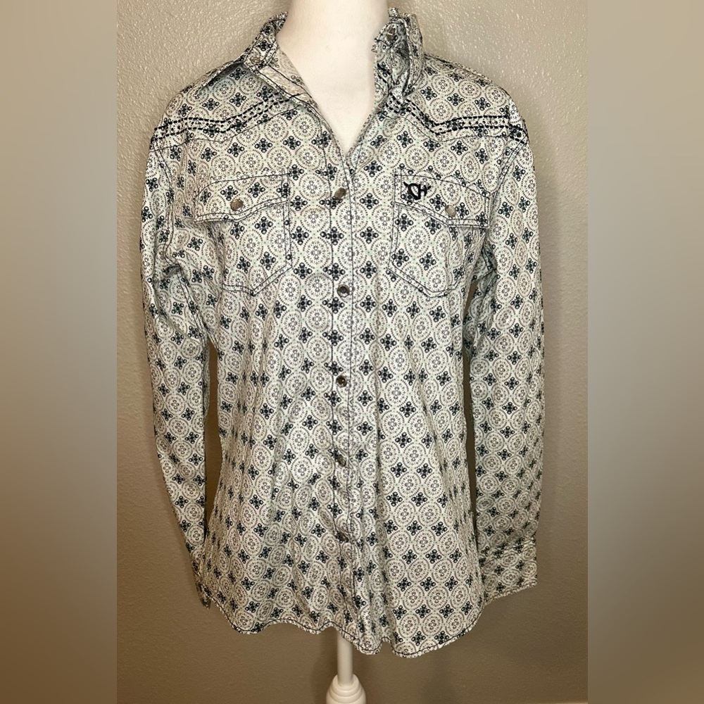 Cowgirl Hardware Snap Closure Top. Size Medium
